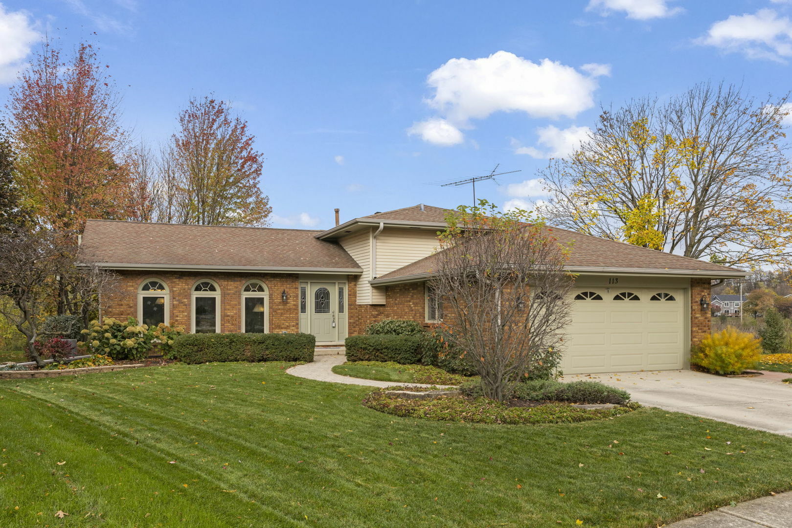 Property Photo: 113 Quail Hollow Court IL 60540