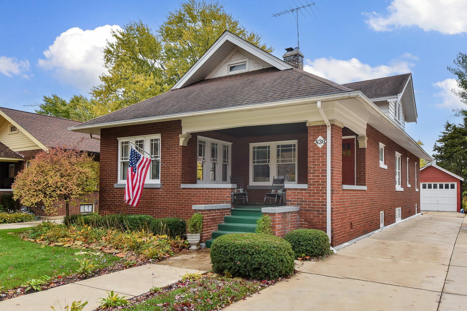 Property Photo:  830 W Galena Boulevard  IL 60506 