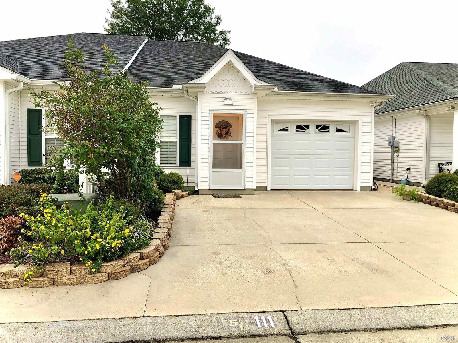 Property Photo: 111 Magnolia Courtyard LA 70364