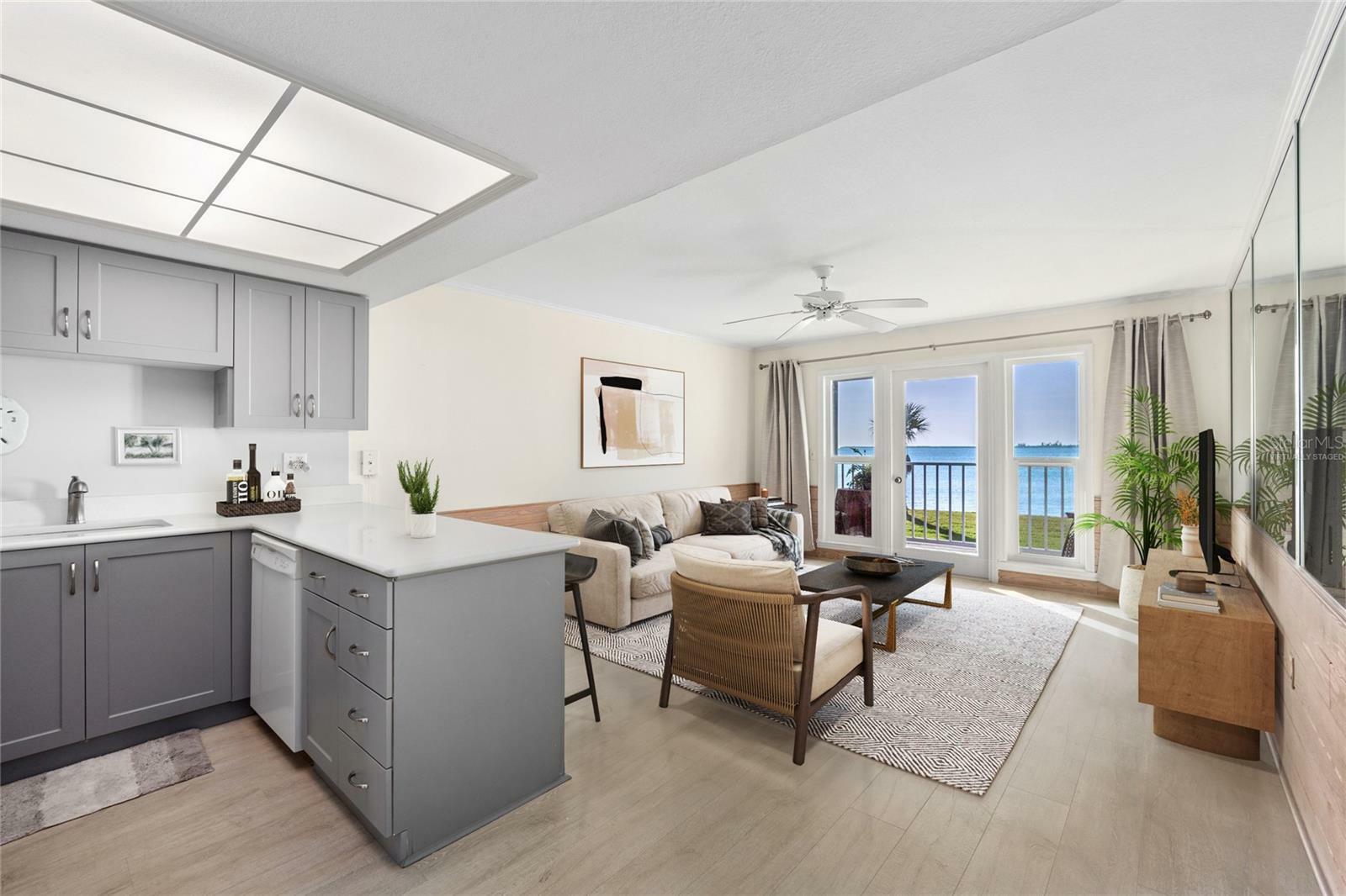 Property Photo: 4410 Warren Avenue 406 FL 33953