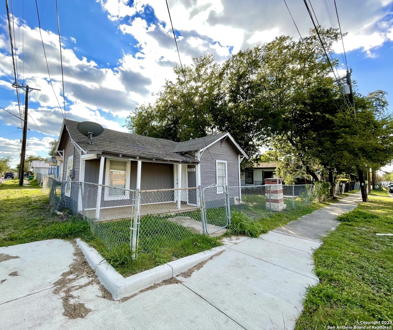 Property Photo:  1900 San Luis St  TX 78207 