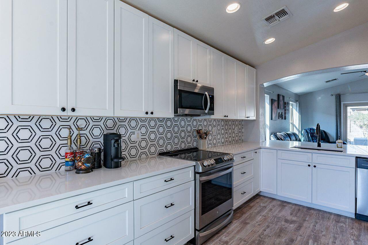Property Photo: 11736 W Dos Rios Drive AZ 85373