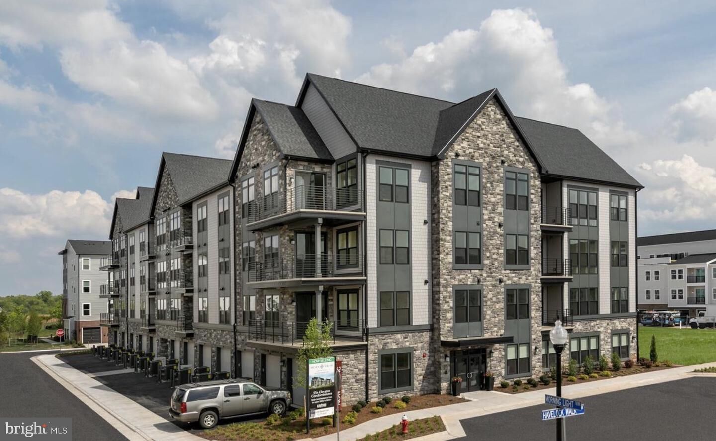 Photo de la propriété:  23650 Havelock Walk Ter 303  VA 20148 