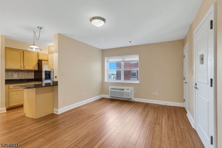 70 S Munn Ave 913  East Orange City NJ 07018 photo