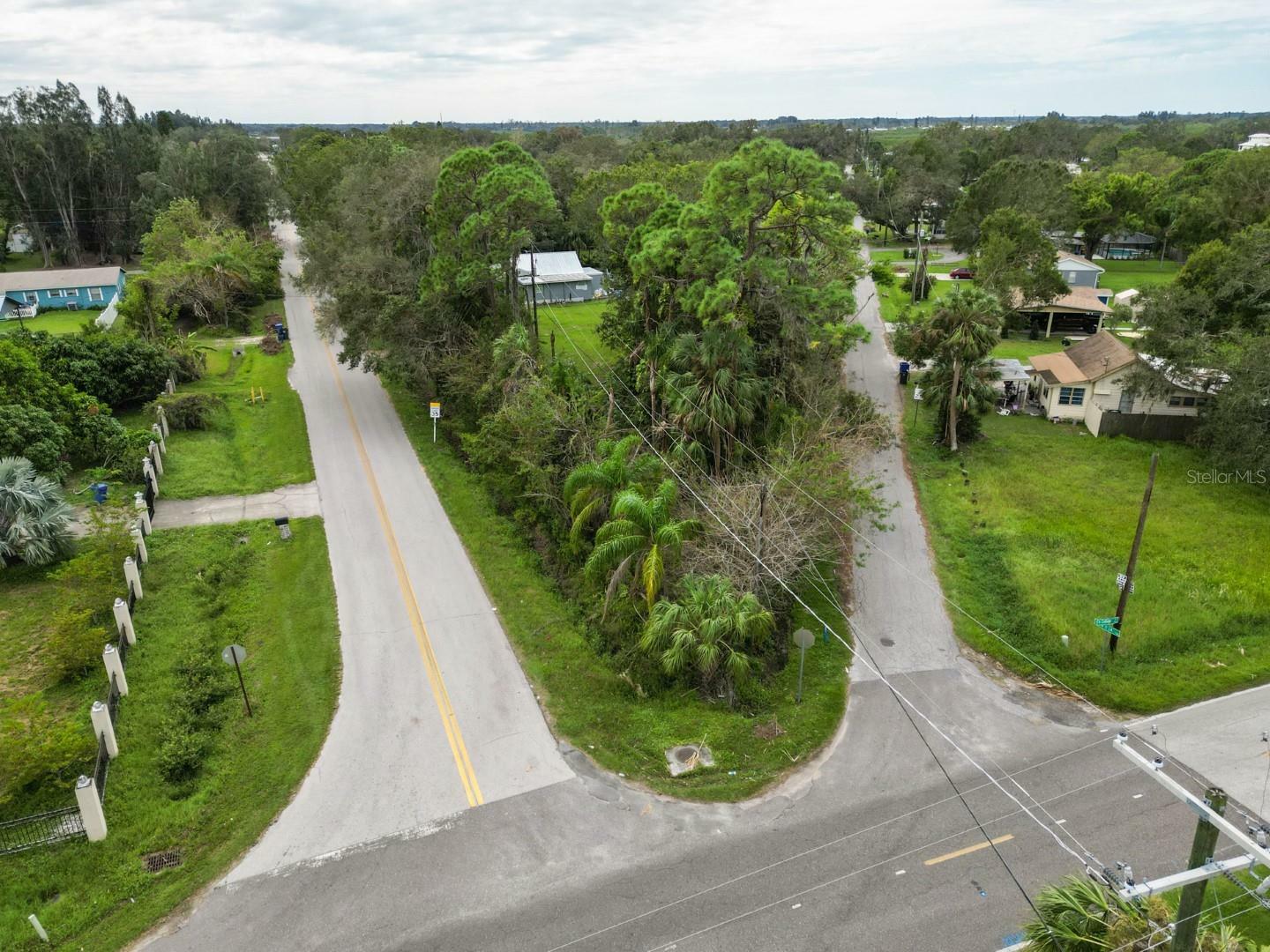 Property Photo:  706 Ornelda Street SW  FL 33570 