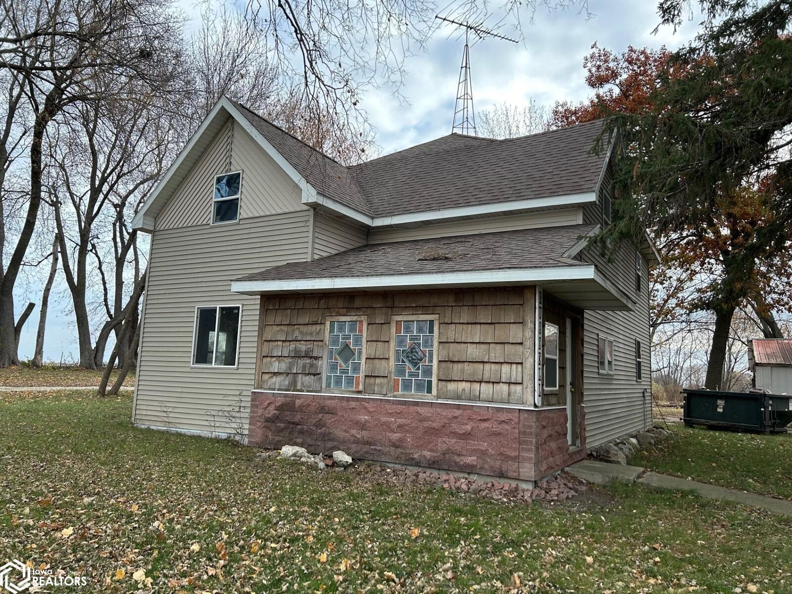 Property Photo:  1017 N Main Street  IA 50542 