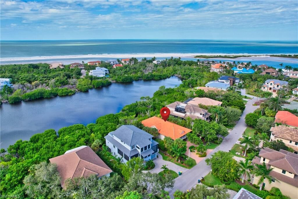 Photo de la propriété:  842 Hideaway Cir W  FL 34145 