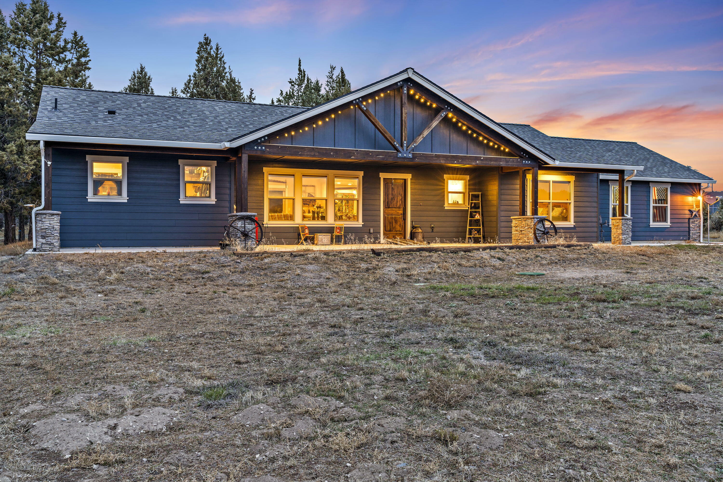 Property Photo:  6811 SE Riverdance Road  OR 97754 