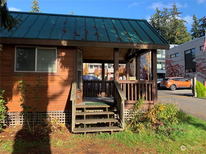 1 bed Bainbridge Island home for sale 407 Madrona Way 31, Bainbridge