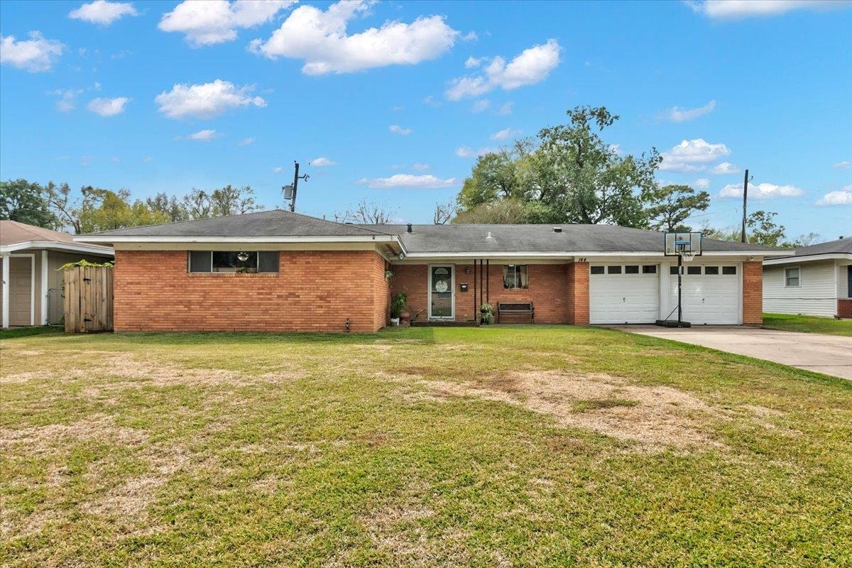 Property Photo:  144 Berkshire Ln  TX 77707 