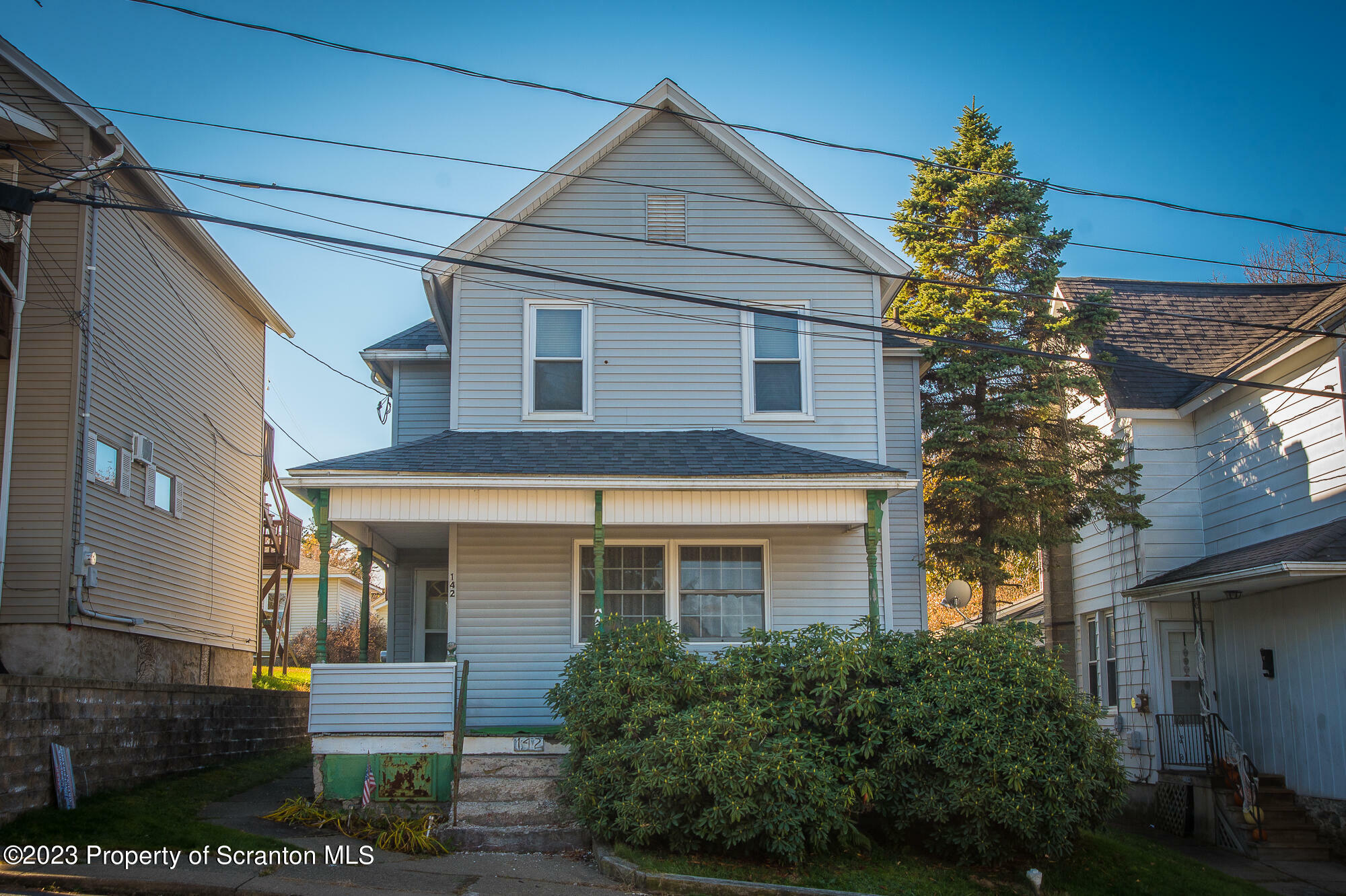 Property Photo:  142 E Grove Street  PA 18517 