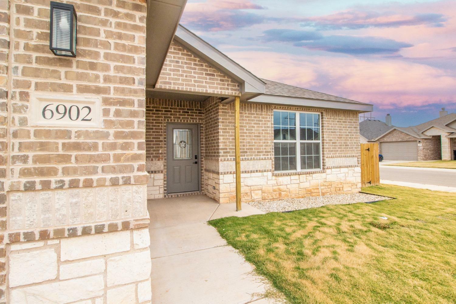 Property Photo:  6902 18th Street  TX 79416 