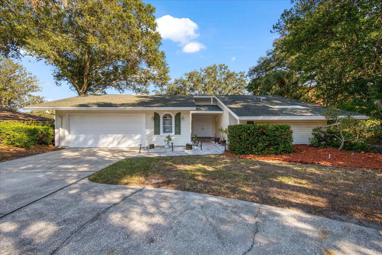 Property Photo:  1550 Burnham Lane  FL 34698 