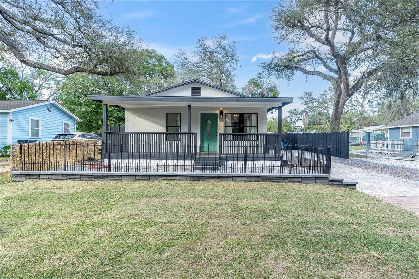 Property Photo:  814 E McEwen Avenue  FL 33612 