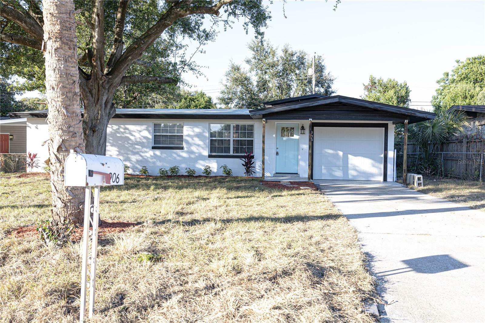 Property Photo:  906 Center Street  FL 34761 