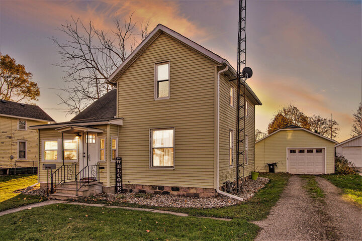 114 N Douglas Avenue  Three Rivers MI 49093 photo