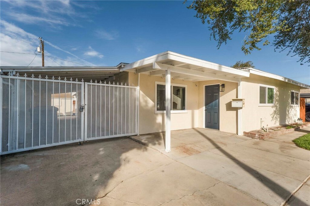 Property Photo:  44335 Glenraven Road  CA 93535 