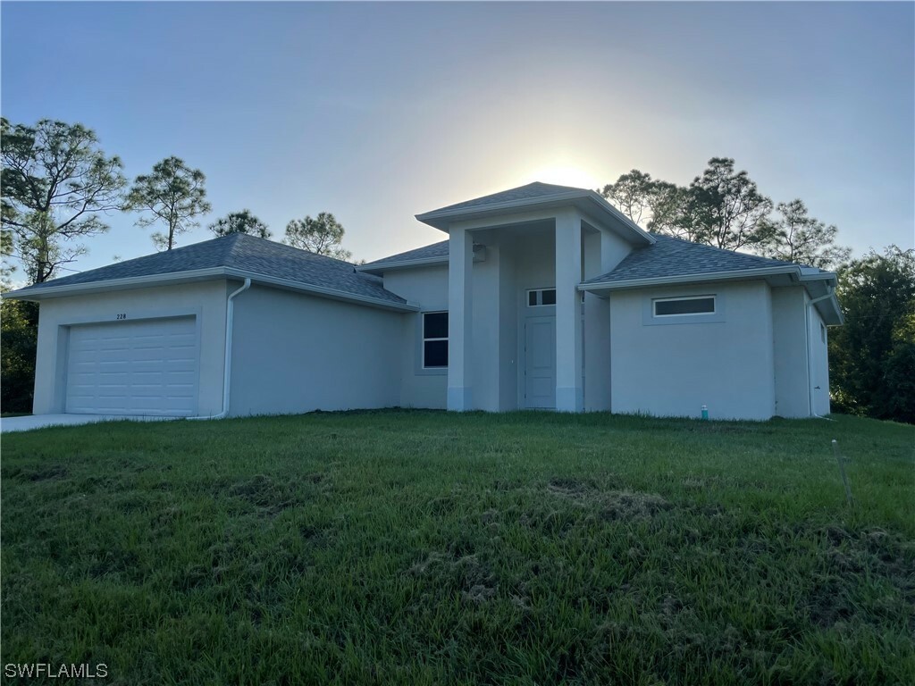 Property Photo:  726 Calumet Street E  FL 33974 