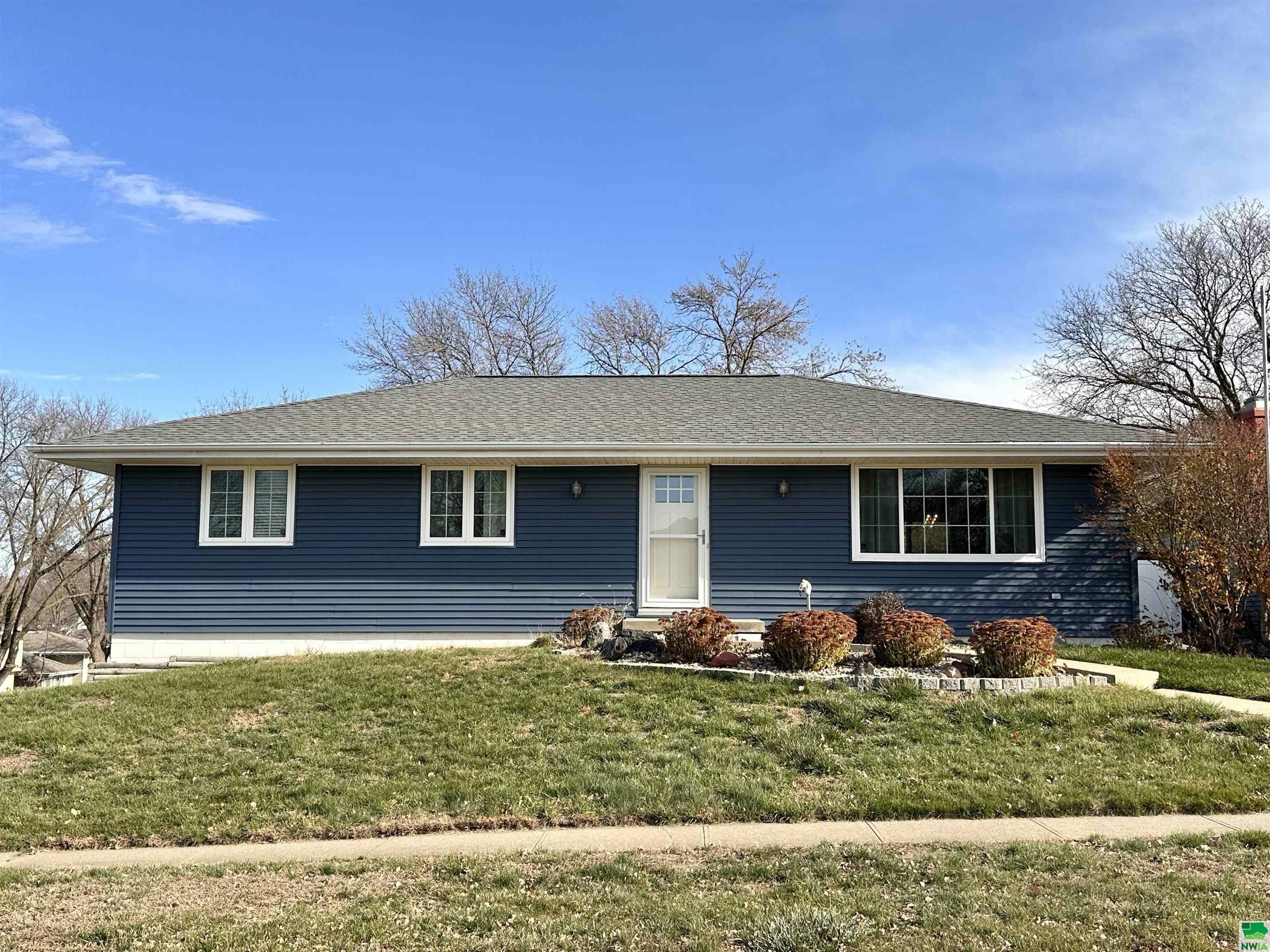 Property Photo:  3300 Lancelot Lane  IA 51106 