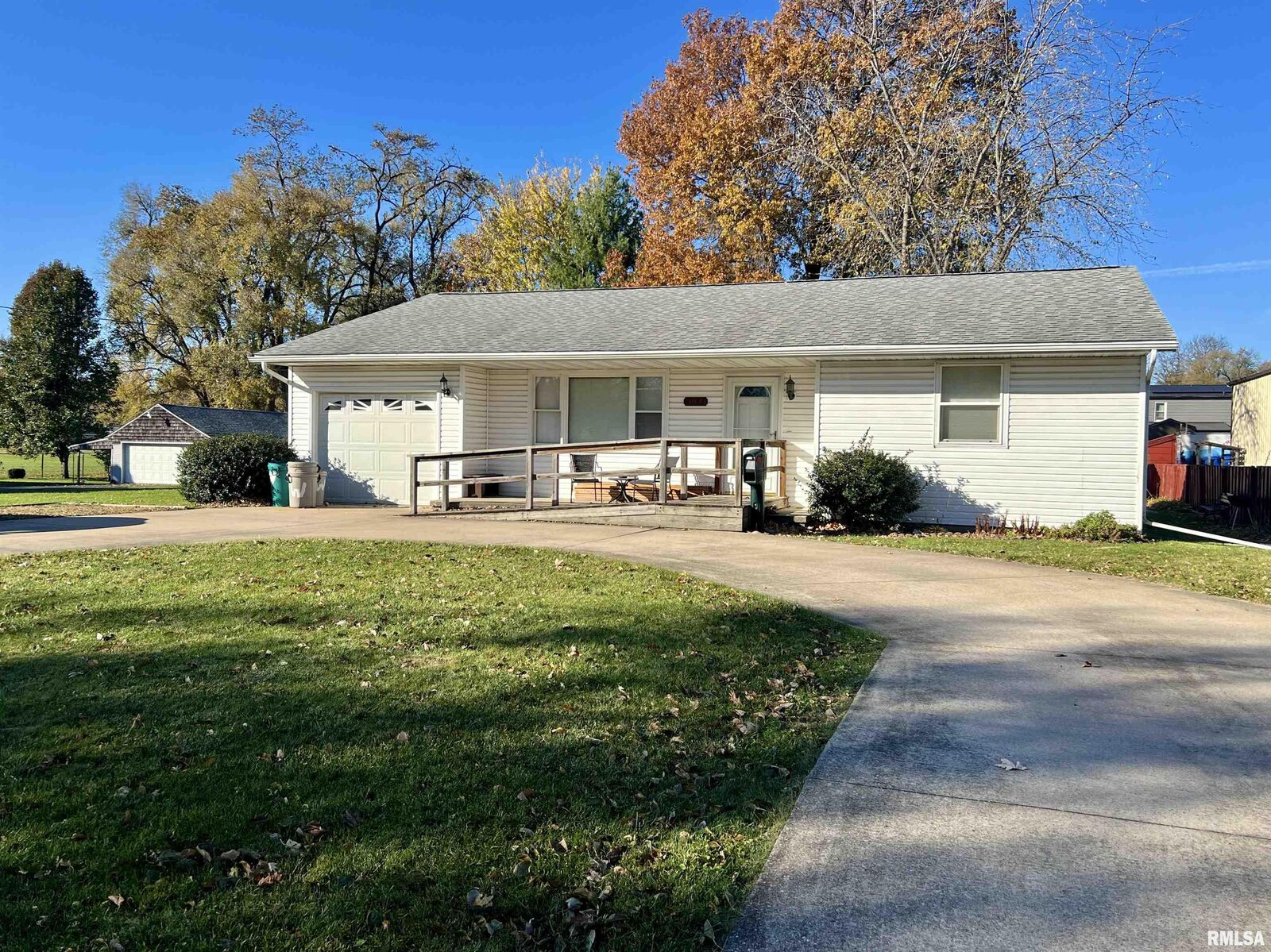 Property Photo:  1084 Clark Street  IL 61401 