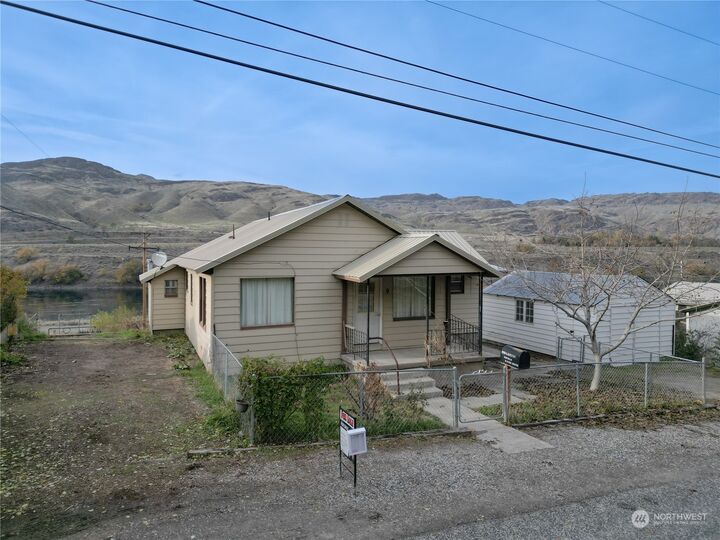 Property Photo:  9 Pine Drive  WA 99116 