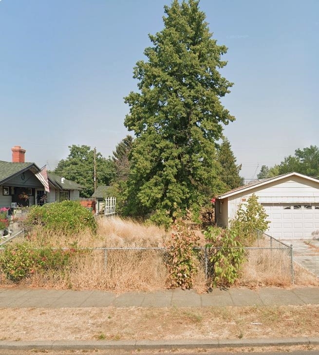 Property Photo:  717 E Lacrosse Ave  WA 99207 