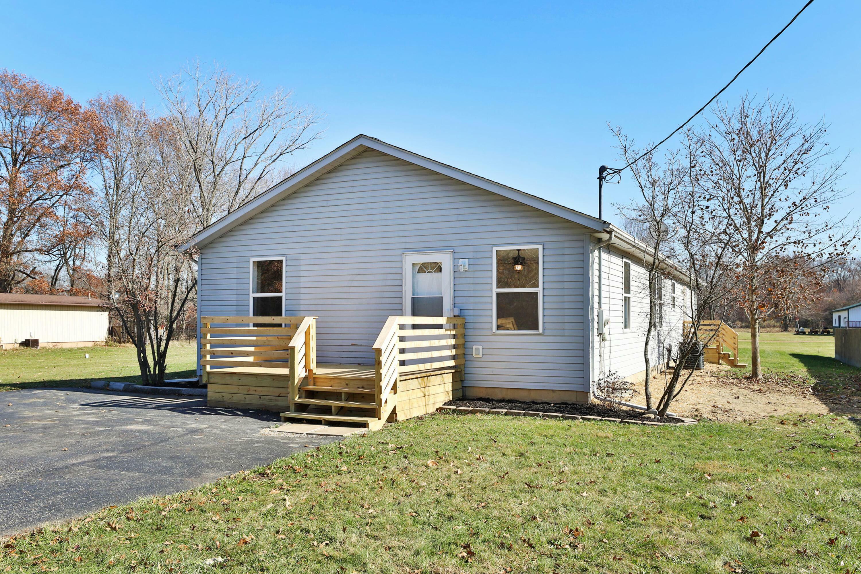 Property Photo:  9069 York Road SW  OH 43062 