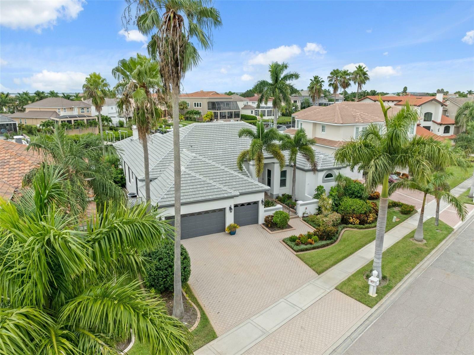 Property Photo:  1407 Alhambra Drive  FL 33572 