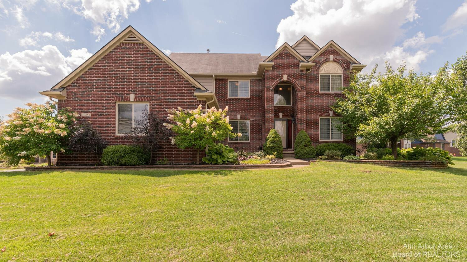 Property Photo: 10252 Wildrose Court MI 48178
