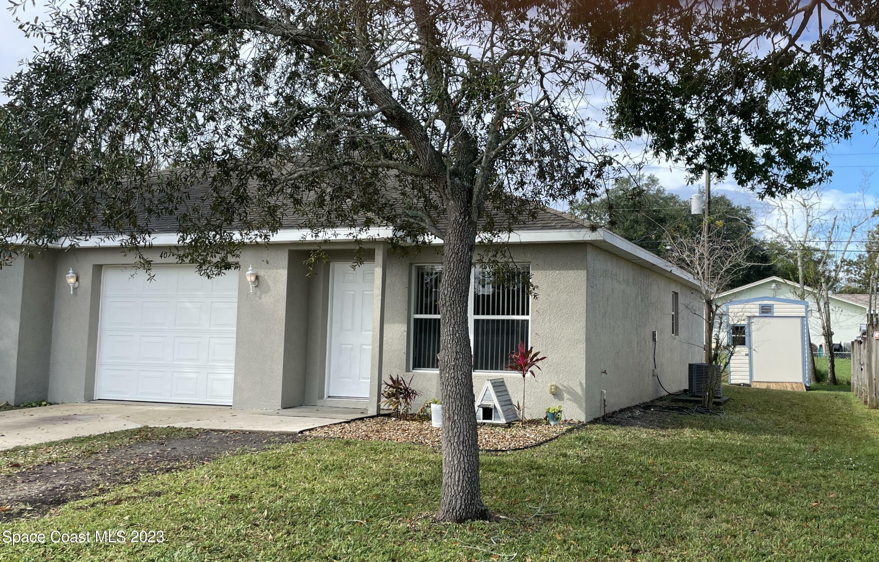 Property Photo:  40 W Towne Place  FL 32796 