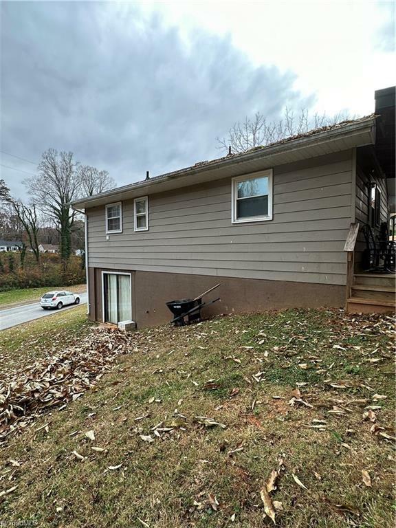 Property Photo: 1002 Odell Street NC 28659