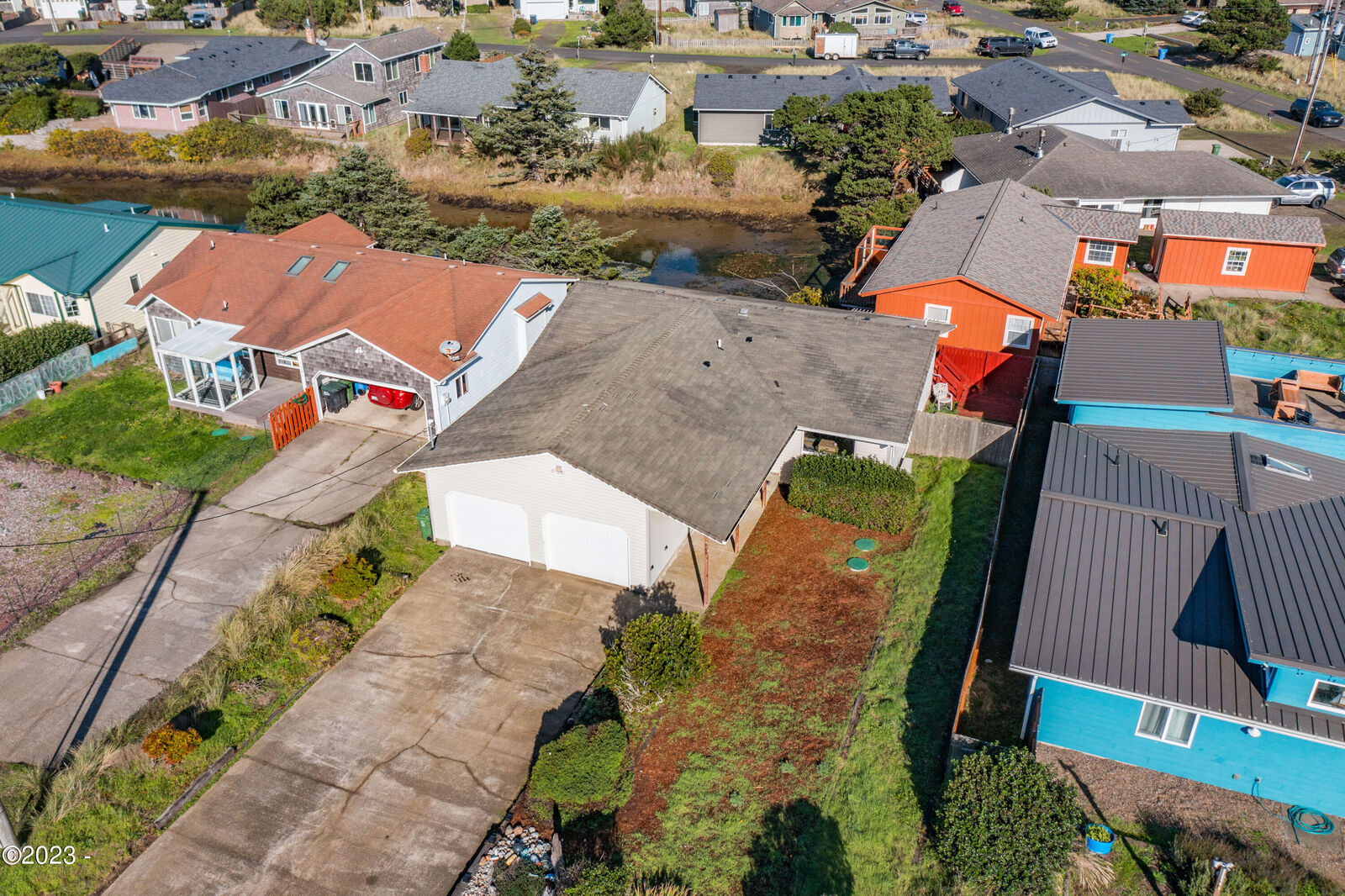 Property Photo: 1989 NW Admiralty Circle OR 97394