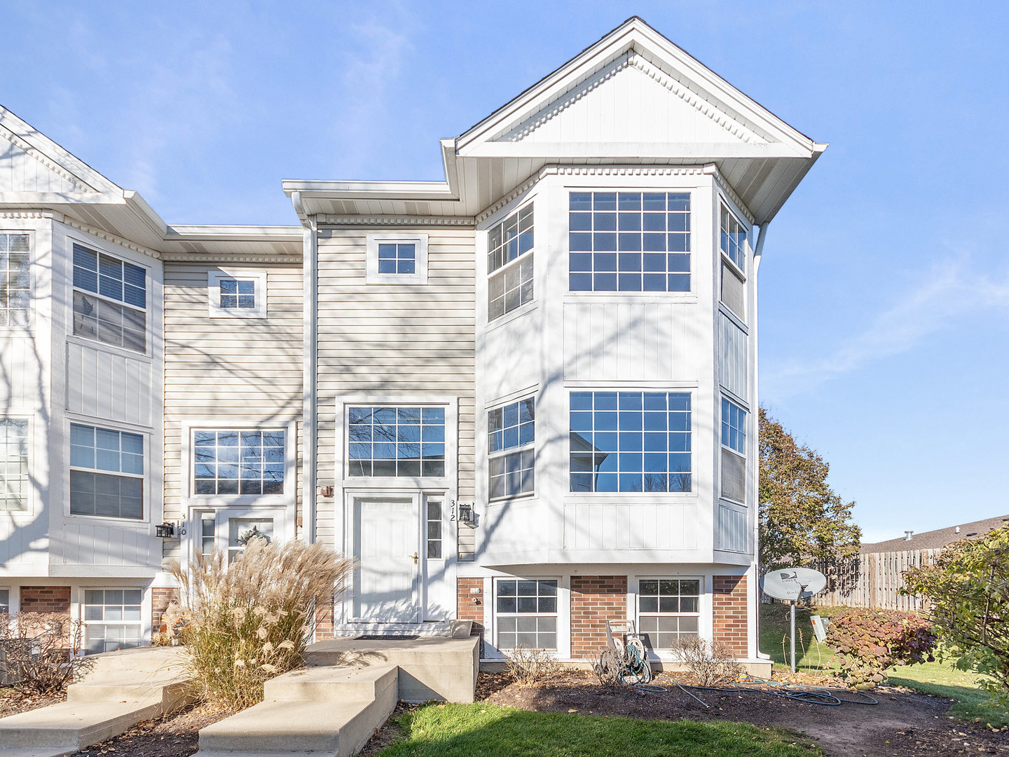 Property Photo: 312 E Victoria Circle IL 60542