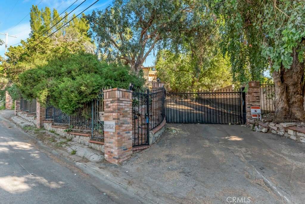 Property Photo:  11582 Lerdo Avenue  CA 91344 