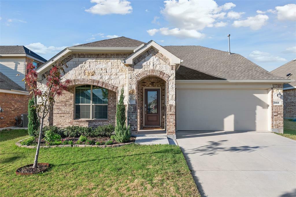 Property Photo:  9104 Fall Creek Court  TX 76002 