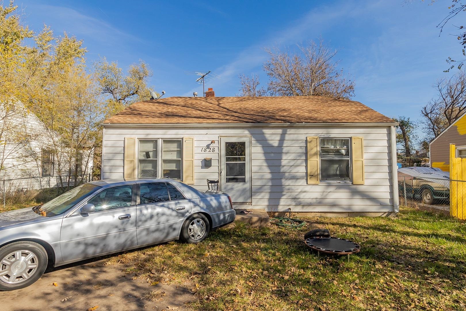 Property Photo:  1828 N Grove Ave  KS 67214 