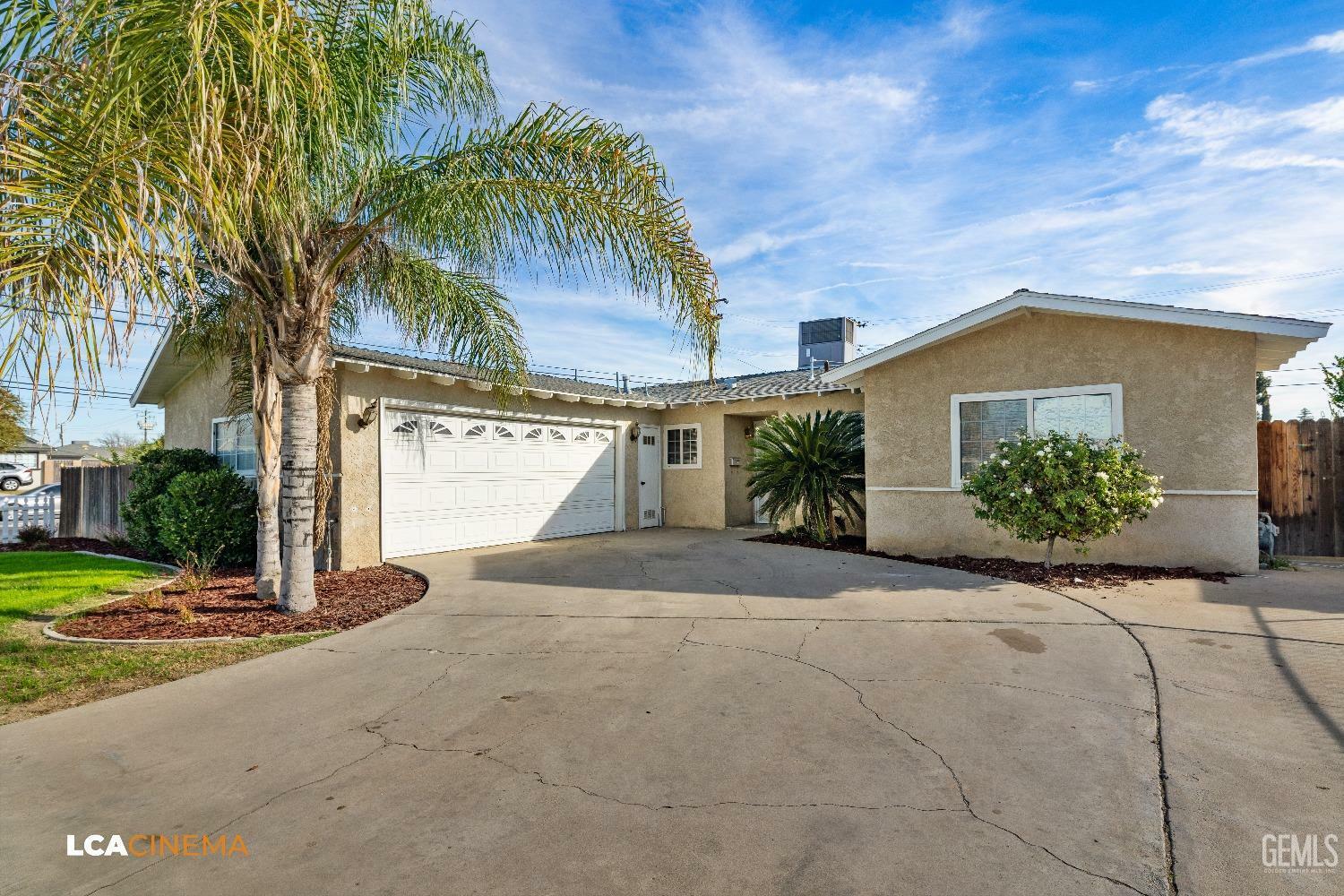 Property Photo:  2500 Agate Street  CA 93304 