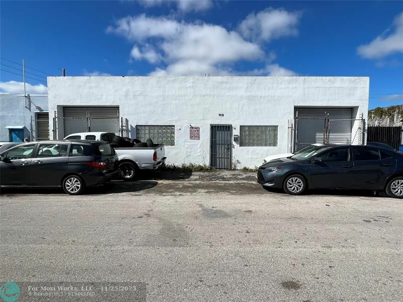 Property Photo:  709 NW 8th Ave  FL 33311 