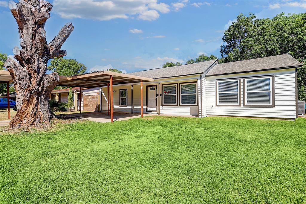 Property Photo:  1107 Valerie Avenue  TX 77502 