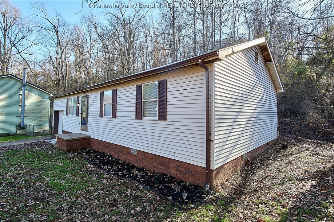 Property Photo: 5018 Elmhaven Circle WV 25313