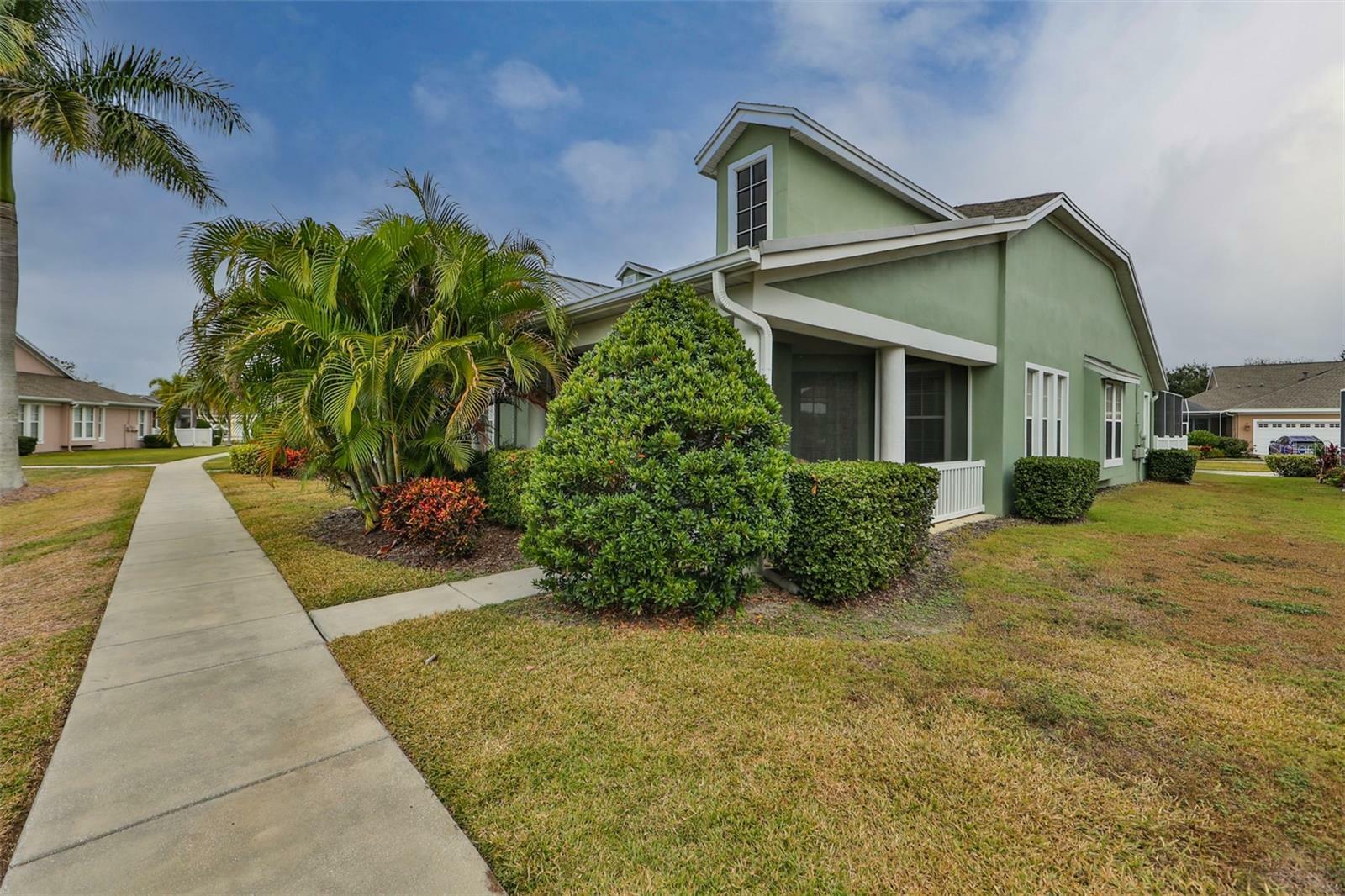 Property Photo:  230 Breakers Lane  FL 33572 