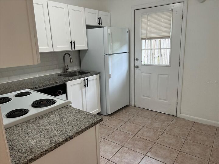 Property Photo:  202 Pine Tulip Court 101  FL 33612 
