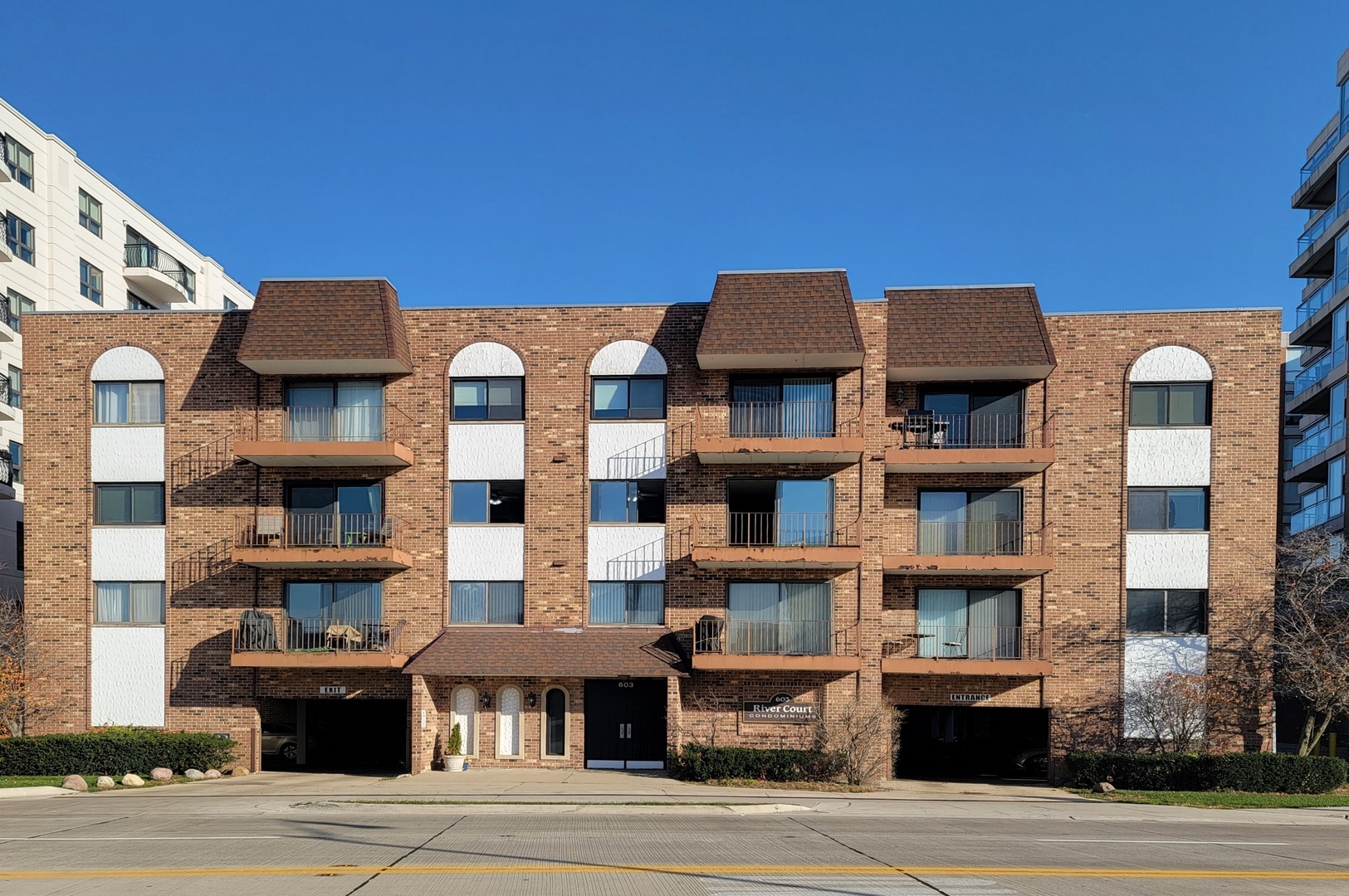 Property Photo: 603 S Des Plaines River Road 2B IL 60016