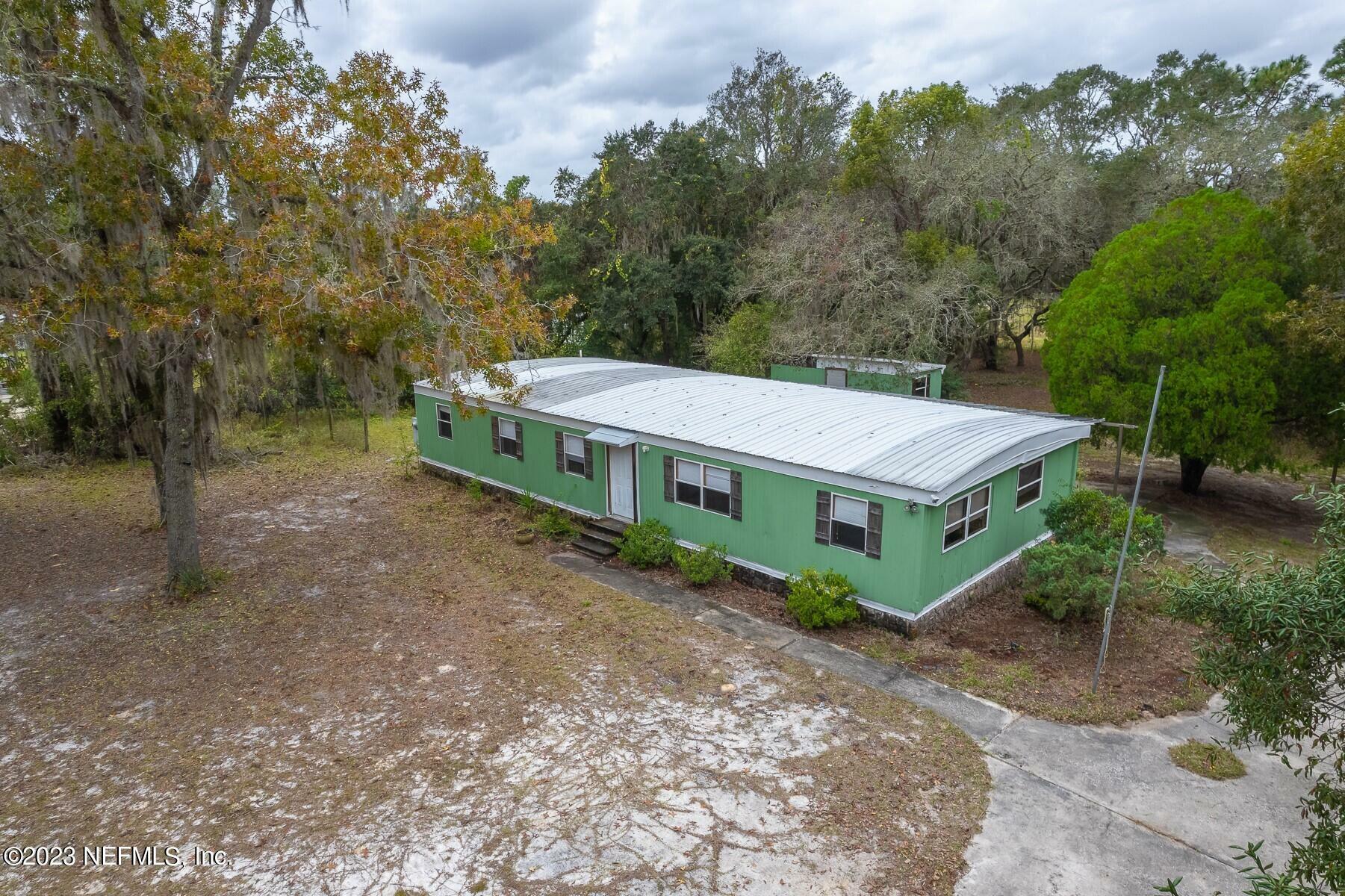 Property Photo: 147 Beecher Springs Rd FL 32181