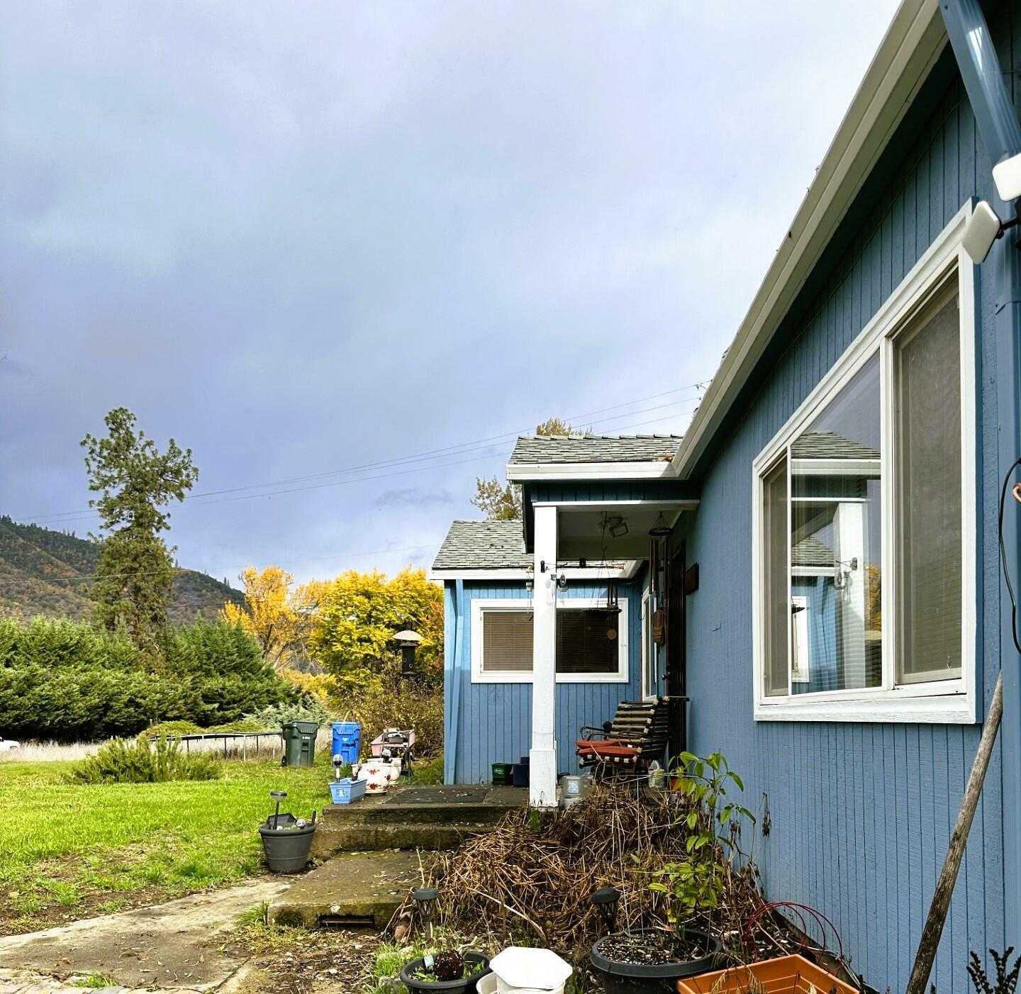 Property Photo:  270 Upper River Road  OR 97525 