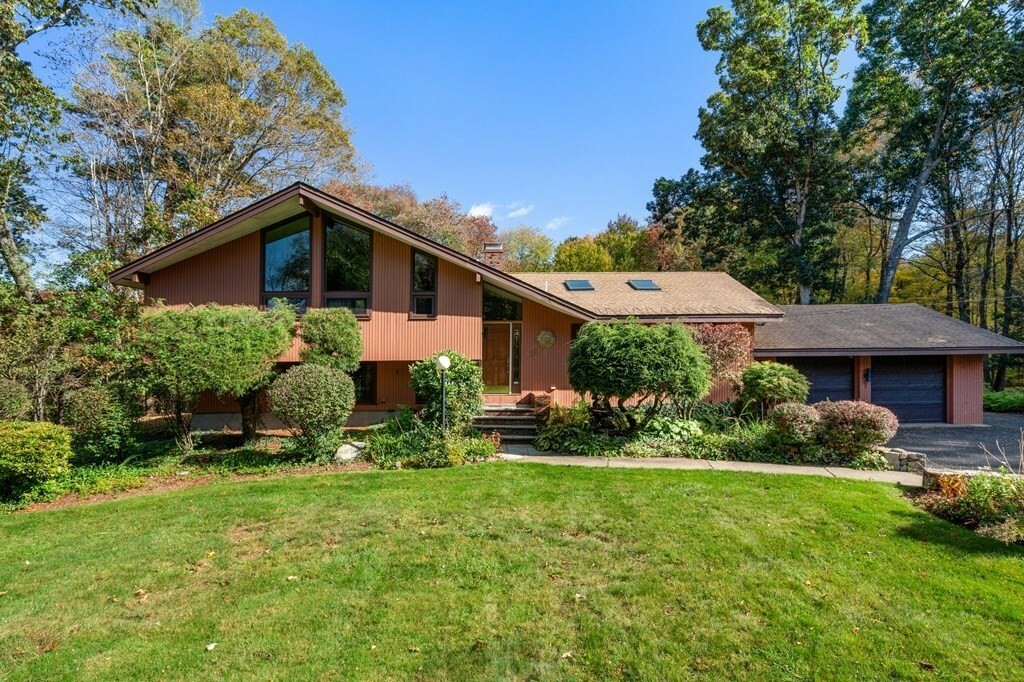 Property Photo:  22 Maple Ave  MA 01921 