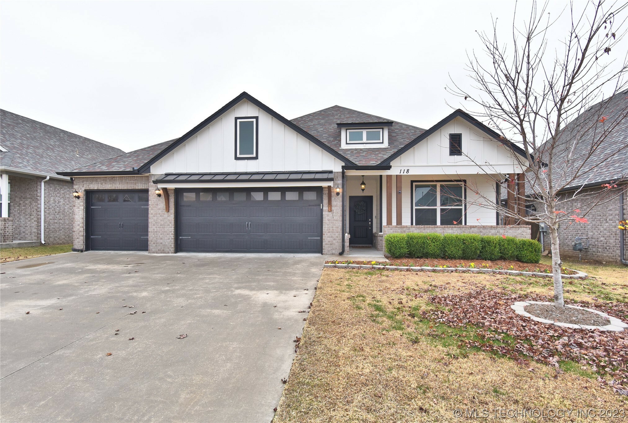 Property Photo:  118 W 130th Place S  OK 74037 