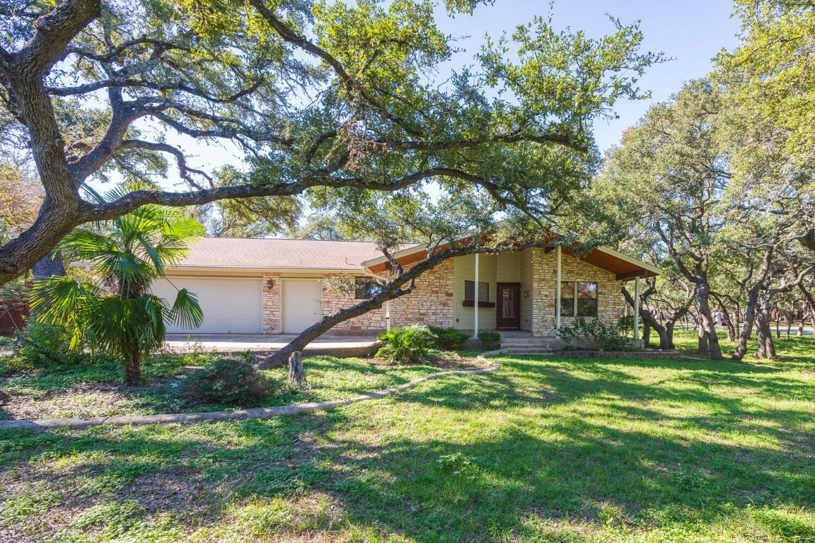 Property Photo:  2 Champions Circle  TX 78676 