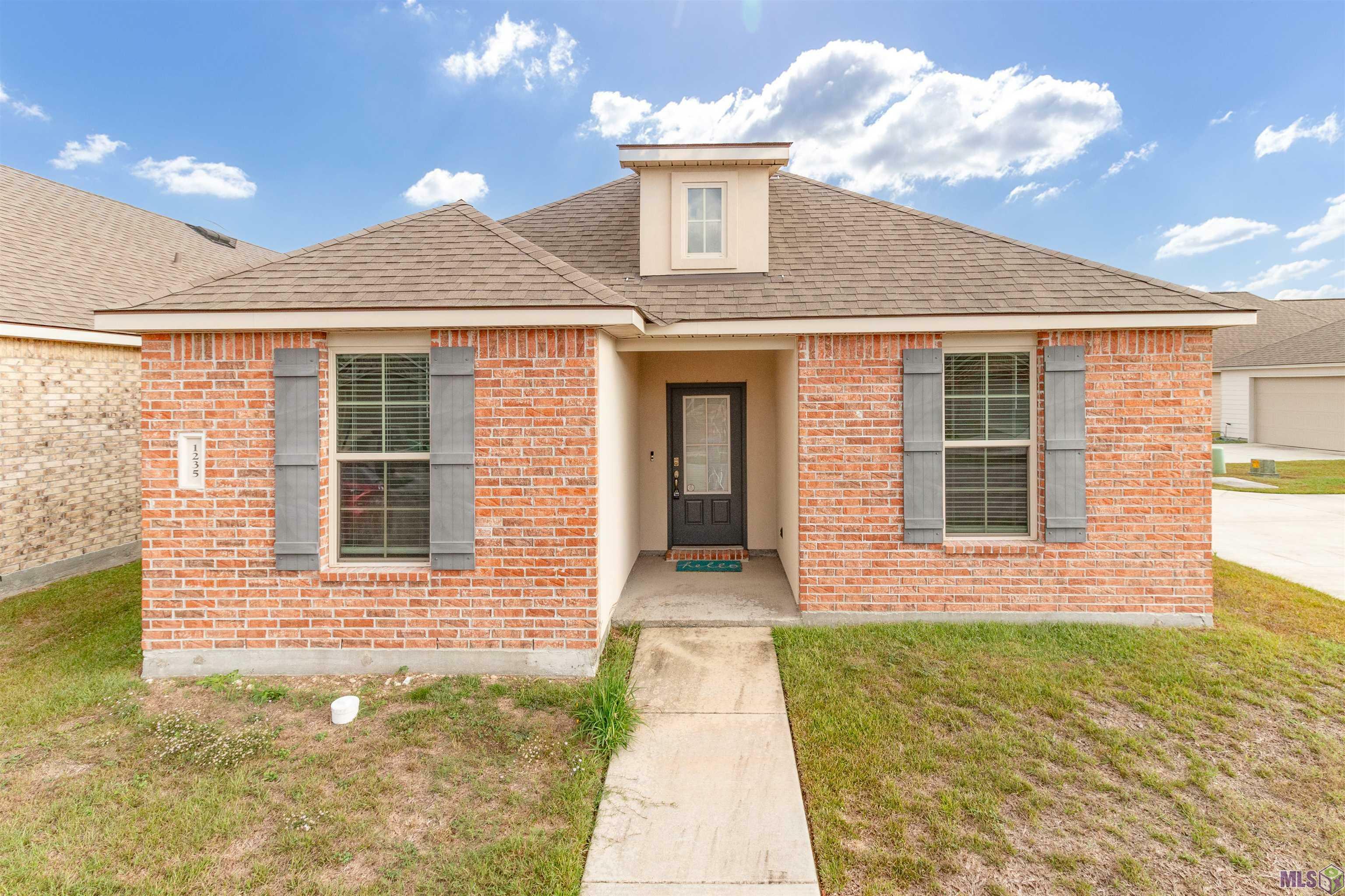 Property Photo:  1235 Meridian Dr  LA 70820 