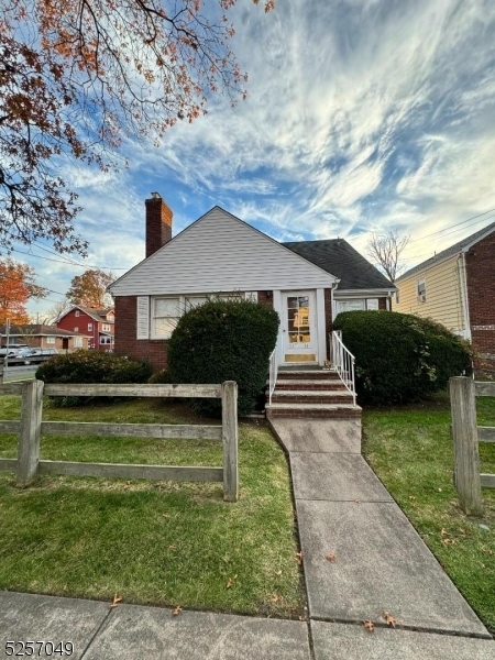 Property Photo:  32 Sandford Pl  NJ 07106 